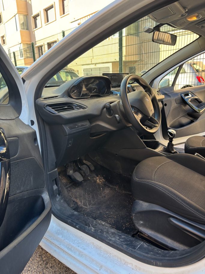 Avant nettoyage intérieur à domicile